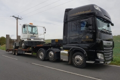 Dennis-Distibution-DAF-with-low-loader-carrying-shunter