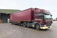 Horseshoe-Distribution-DAF-CF-curtainsider
