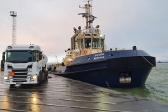 Scania-Fuel-Tanker-fueling-boad-at-dockside