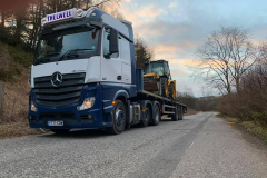 Thelwell Mercedes Actros with flatbed trailer carrying Digger