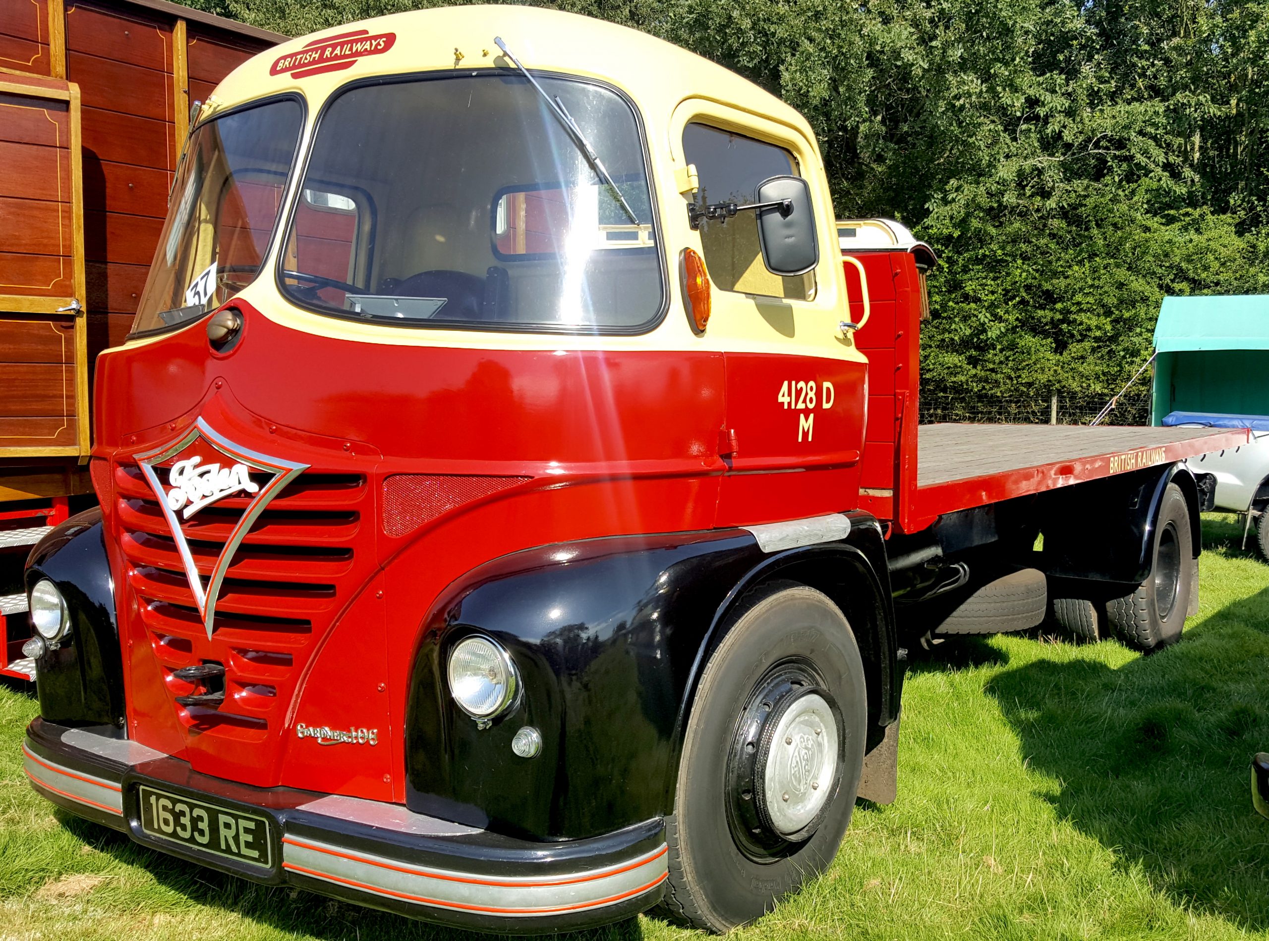 Classic-Foden-Gardner-10E-flatbed-truck-scaled