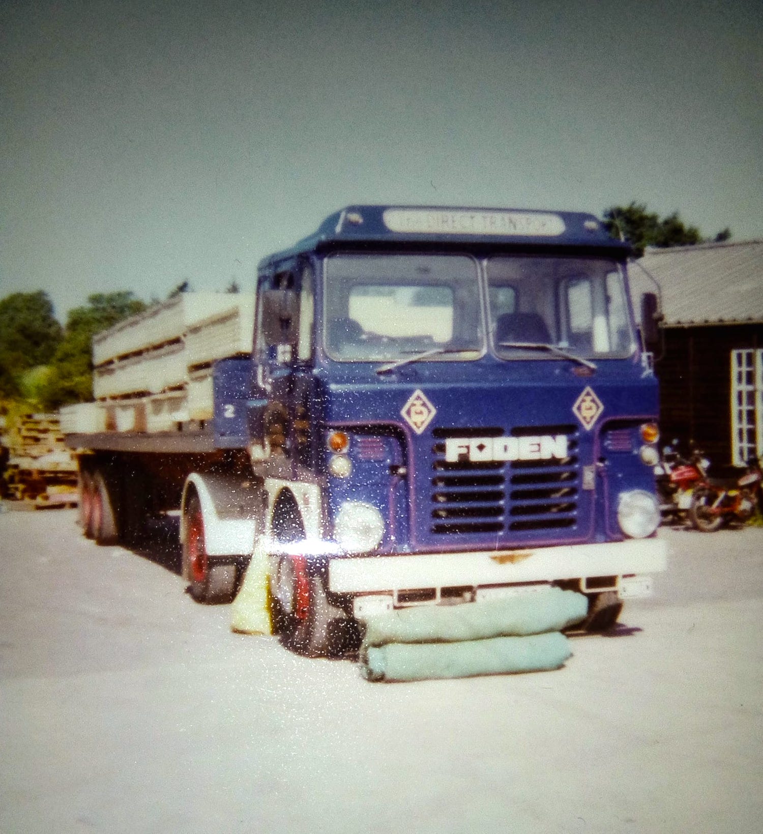Foden-lorry-with-flatbed-trailer
