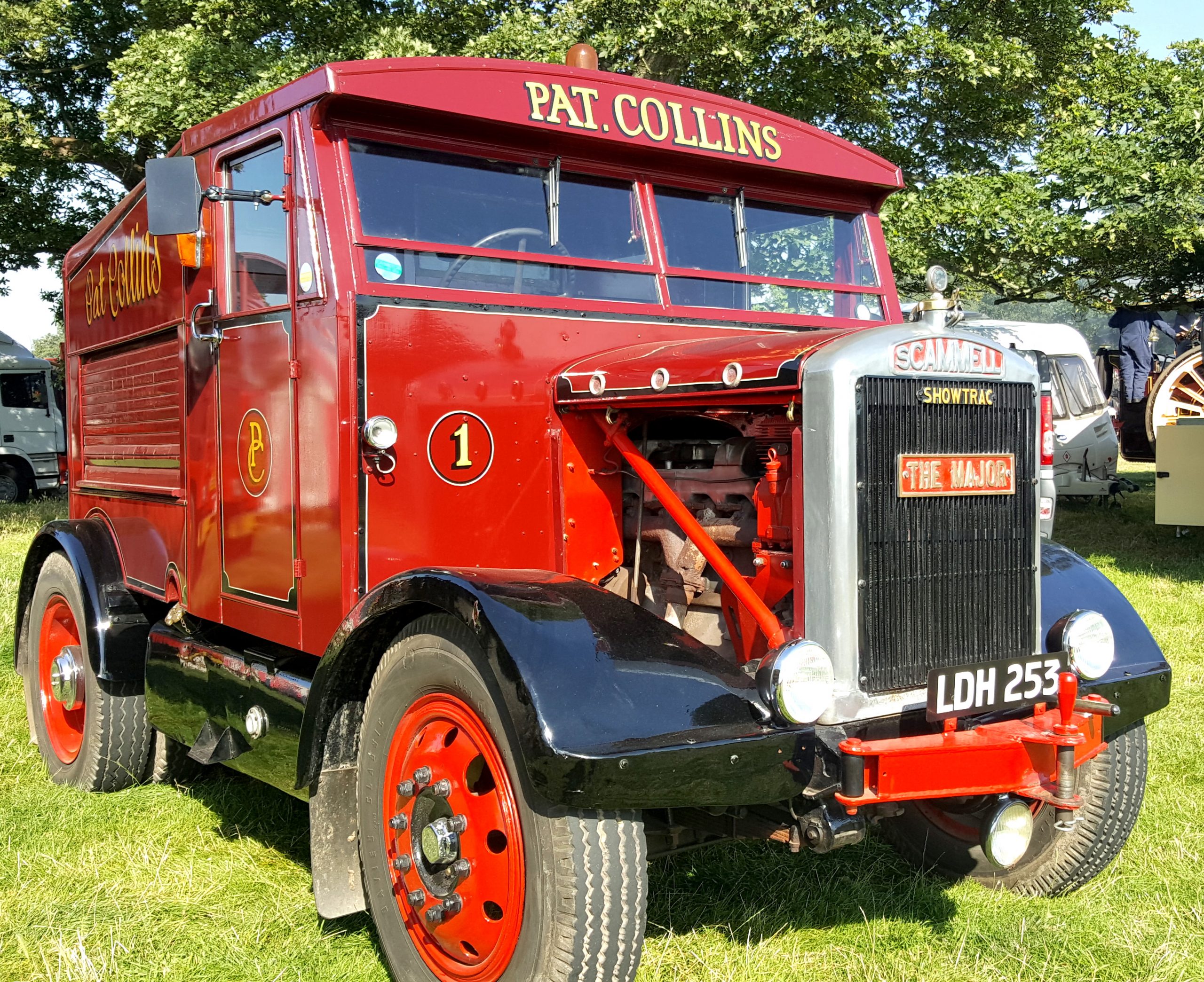 Pat-Collins-Classic-Scammell-truck-Showtrac-The-Major-scaled